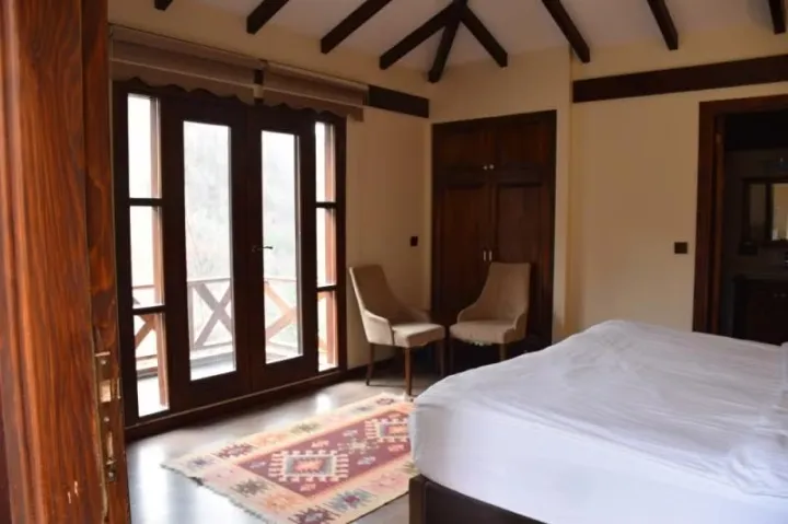Bungalow, Dağ Manzaralı, Balkonlu veya Fransız Balkonlu