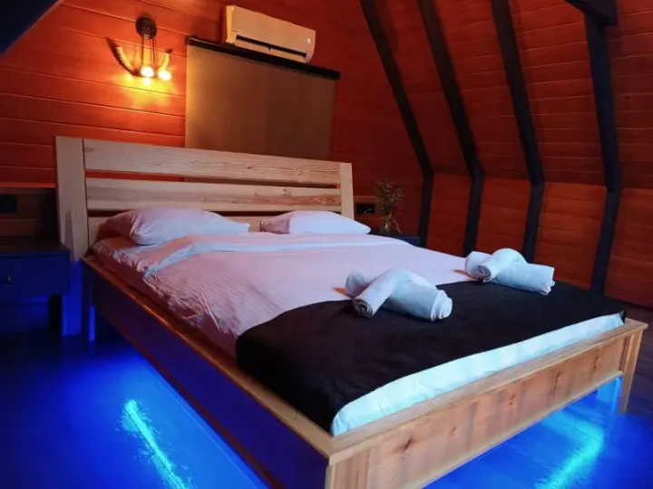 Jakuzili Bungalow , Dere ve Orman Manzaralı, Isıtmalı Özel Havuzlu
