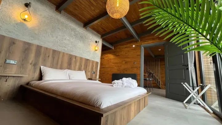 1+1 Bungalov, Göl Manzaralı, Isıtmalı Özel Havuzlu