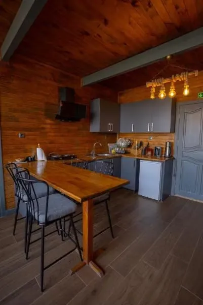 Bungalow 2+1 Oda, Göl Manzaralı, Isıtmalı Özel Havuzlu
